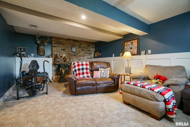 104 JAMESTOWN Court, Pekin, IL 61554