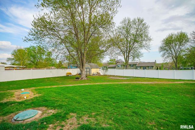 104 JAMESTOWN Court, Pekin, IL 61554