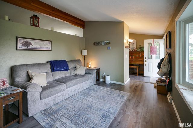 104 JAMESTOWN Court, Pekin, IL 61554