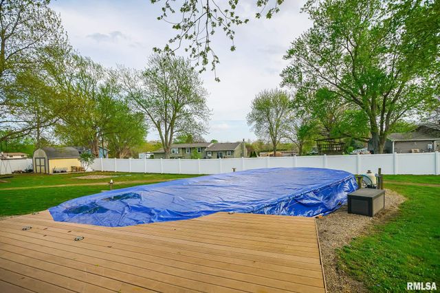 104 JAMESTOWN Court, Pekin, IL 61554