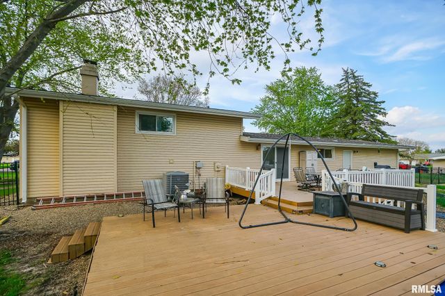 104 JAMESTOWN Court, Pekin, IL 61554