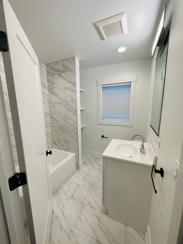 3830 W Touhy Avenue, Lincolnwood, IL 60712