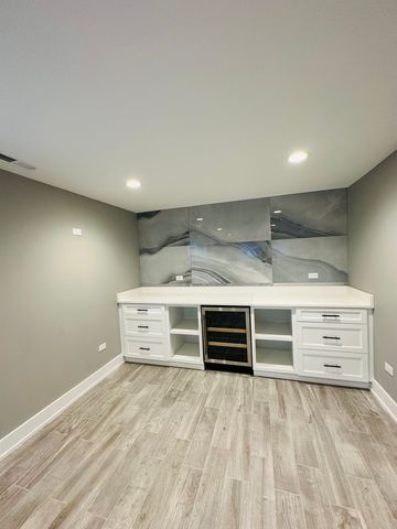 3830 W Touhy Avenue, Lincolnwood, IL 60712