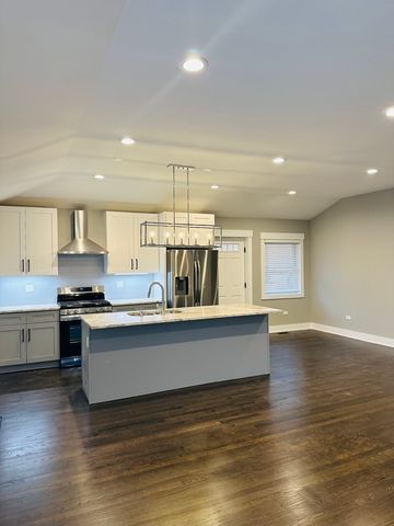 3830 W Touhy Avenue, Lincolnwood, IL 60712