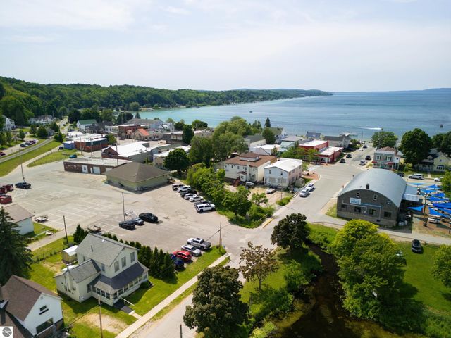 7301 Clark Street, Beulah, MI 49617