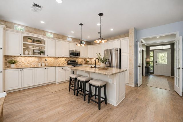 11 Alden Glen Court, The Woodlands, TX 77382