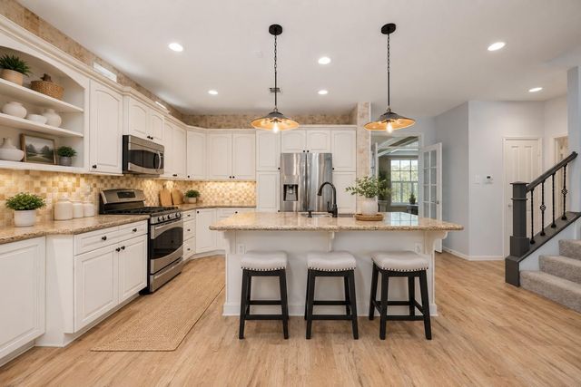 11 Alden Glen Court, The Woodlands, TX 77382