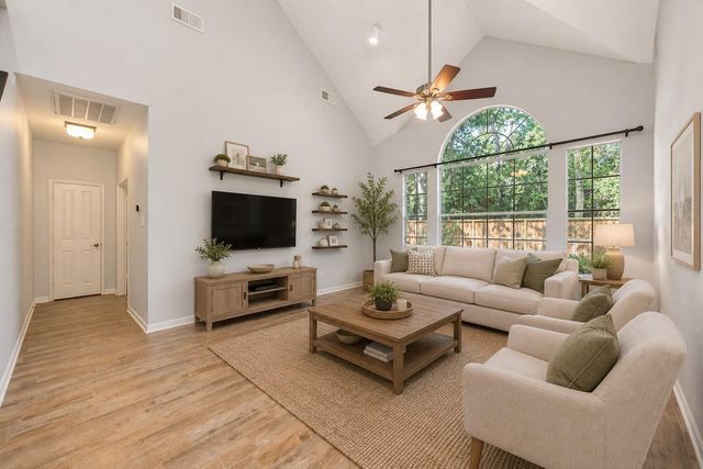 11 Alden Glen Court, The Woodlands, TX 77382