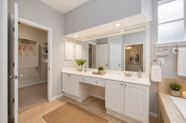 11 Alden Glen Court, The Woodlands, TX 77382