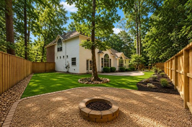 11 Alden Glen Court, The Woodlands, TX 77382