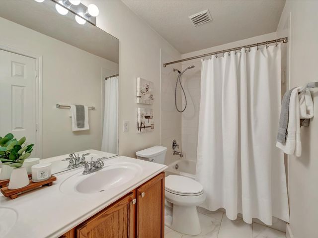 8815 Sunforest Lane, Pearland, TX 77584