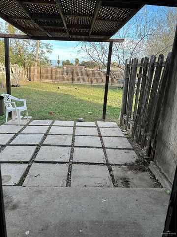 820 N 6th Avenue, Edinburg, TX 78541