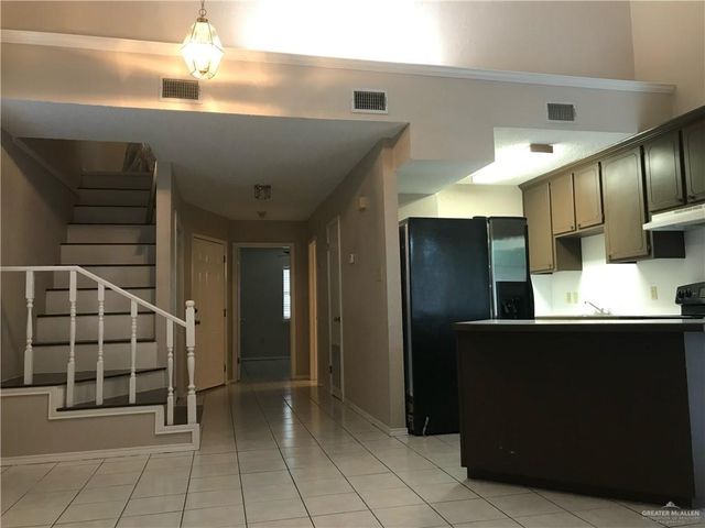 820 N 6th Avenue, Edinburg, TX 78541