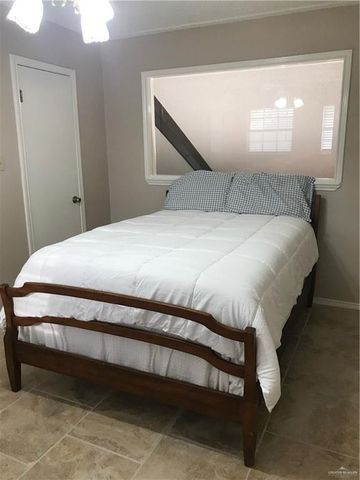 820 N 6th Avenue, Edinburg, TX 78541