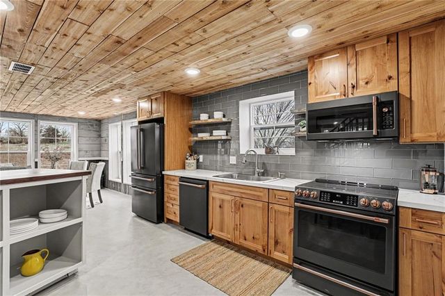 8673 W MO-116 Highway, Gower, MO 64454