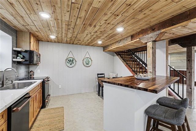 8673 W MO-116 Highway, Gower, MO 64454