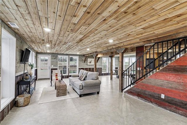 8673 W MO-116 Highway, Gower, MO 64454