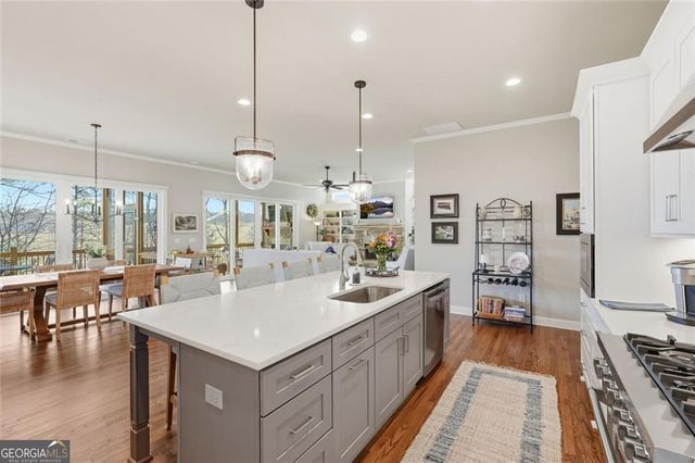 5420 Fishermans Cove, Gainesville, GA 30506