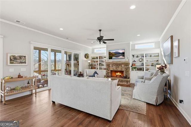 5420 Fishermans Cove, Gainesville, GA 30506