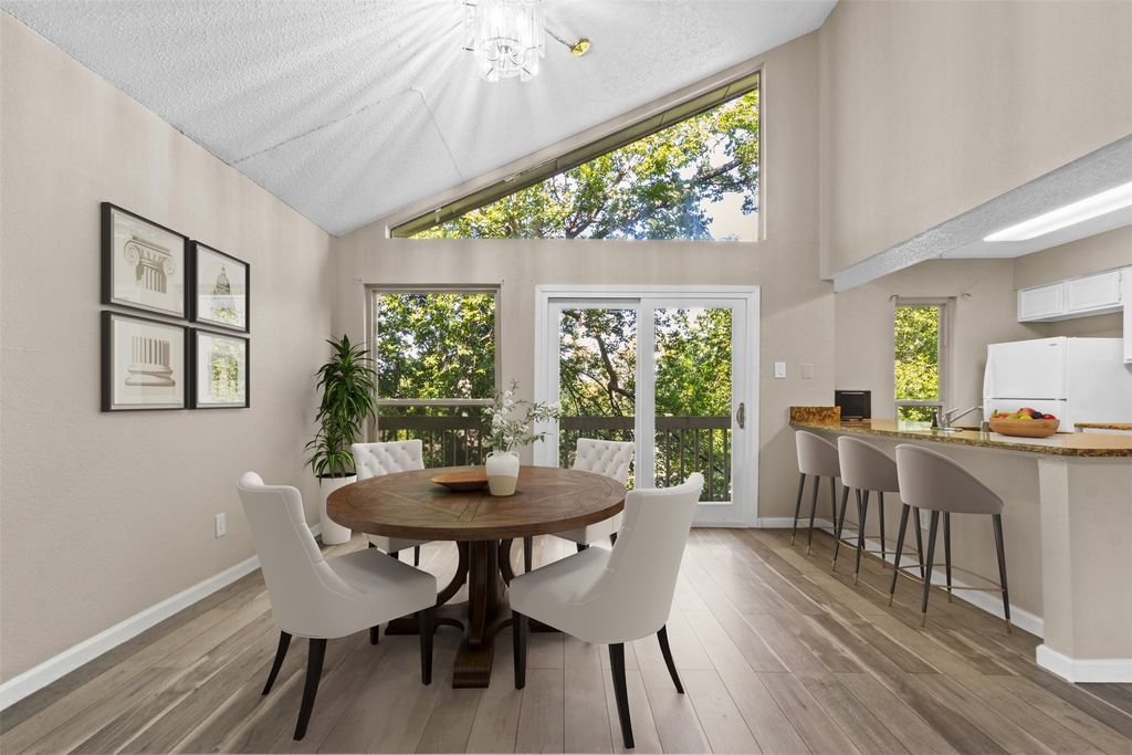 7107 Holly Hill Drive 209, Dallas, TX 75231