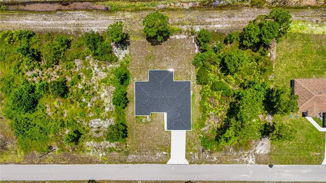 1142 DUTCHESS STREET E, Lehigh Acres, FL 33974