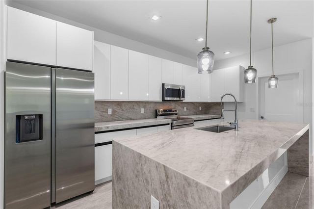1142 DUTCHESS STREET E, Lehigh Acres, FL 33974