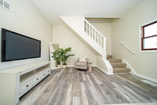 35226 Glen Street, Westland, MI 48186