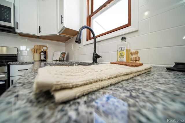 35226 Glen Street, Westland, MI 48186