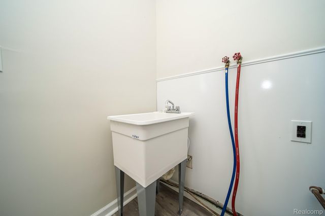 35226 Glen Street, Westland, MI 48186