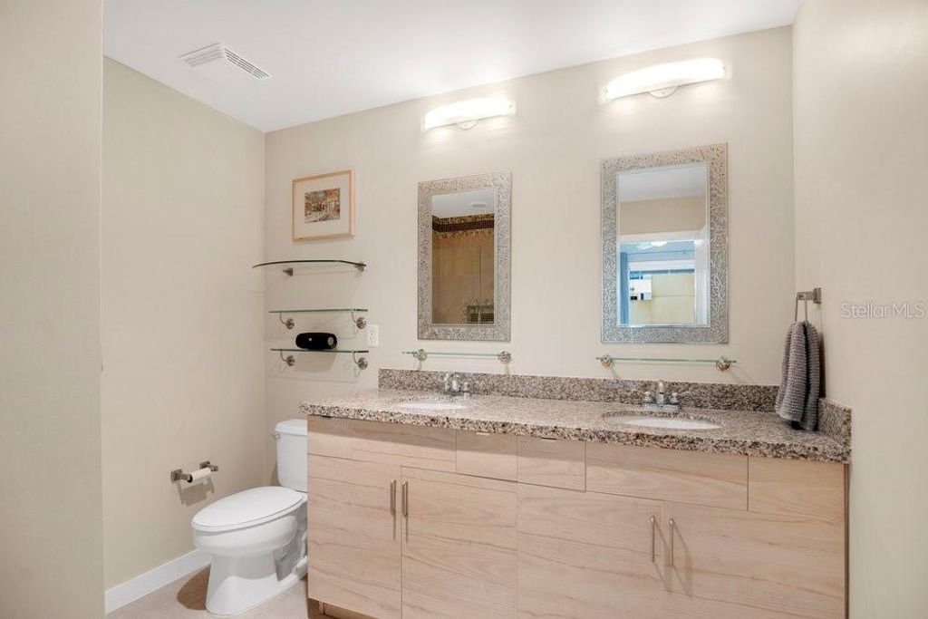 Image 12 of property listing at 155 S COURT AVENUE 1102, Orlando, FL 32801