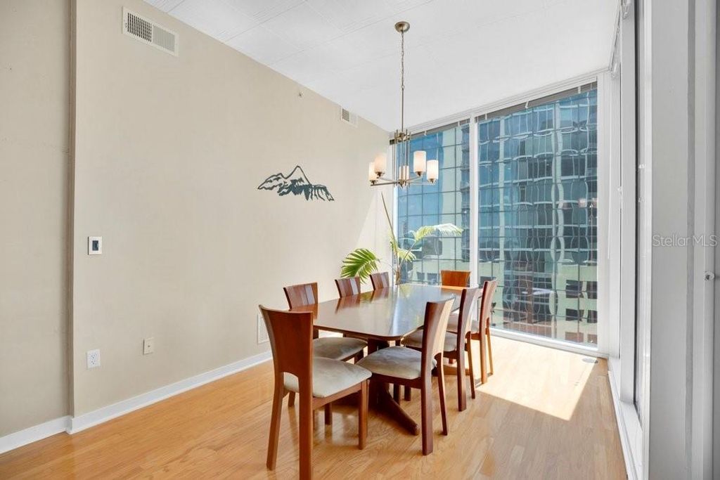 Image 9 of property listing at 155 S COURT AVENUE 1102, Orlando, FL 32801