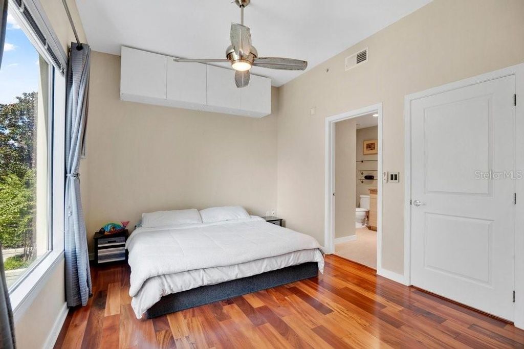 Image 10 of property listing at 155 S COURT AVENUE 1102, Orlando, FL 32801