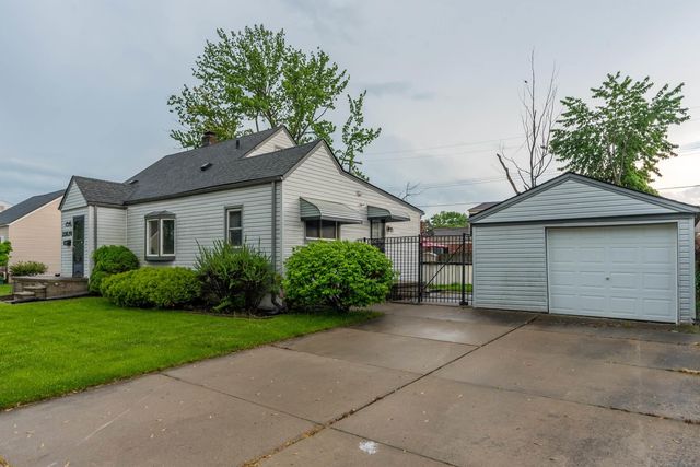 22820 Pleasant Street, Saint Clair Shores, MI 48080