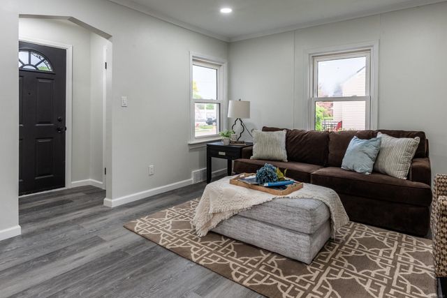 22820 Pleasant Street, Saint Clair Shores, MI 48080