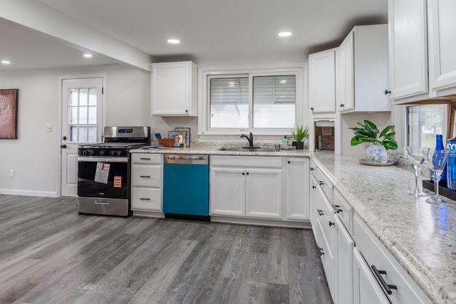 22820 Pleasant Street, Saint Clair Shores, MI 48080