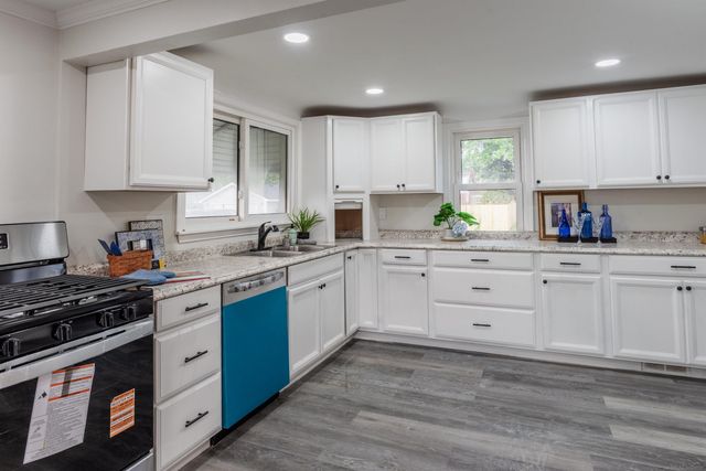 22820 Pleasant Street, Saint Clair Shores, MI 48080