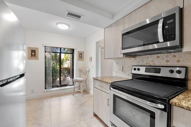 5055 Oak Hill Lane 213, Delray Beach, FL 33484