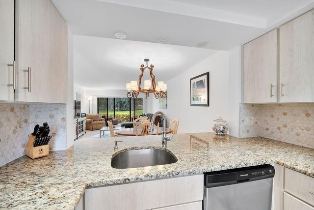 5055 Oak Hill Lane 213, Delray Beach, FL 33484
