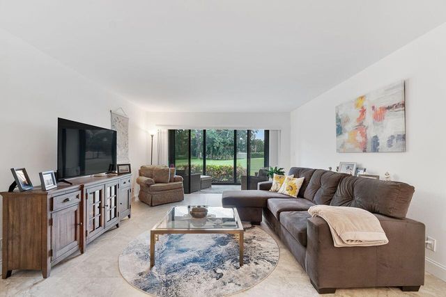 5055 Oak Hill Lane 213, Delray Beach, FL 33484