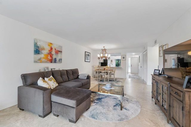 5055 Oak Hill Lane 213, Delray Beach, FL 33484