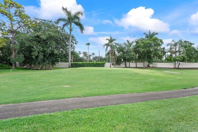 5055 Oak Hill Lane 213, Delray Beach, FL 33484