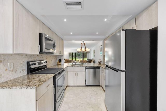 5055 Oak Hill Lane 213, Delray Beach, FL 33484