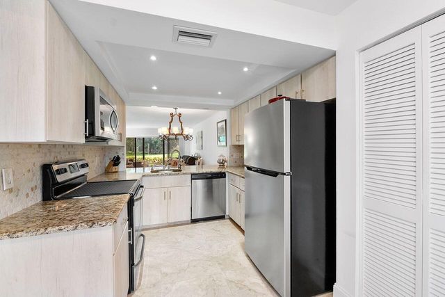 5055 Oak Hill Lane 213, Delray Beach, FL 33484