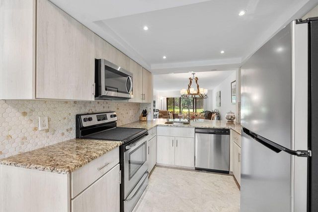 5055 Oak Hill Lane 213, Delray Beach, FL 33484