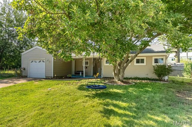 7104 Fernbrook Drive, St Louis, MO 63123