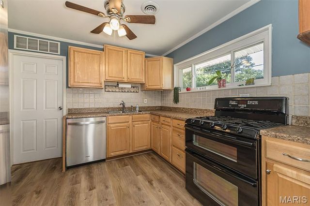 7104 Fernbrook Drive, St Louis, MO 63123