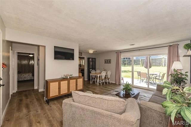 7104 Fernbrook Drive, St Louis, MO 63123