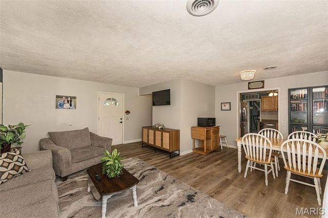 7104 Fernbrook Drive, St Louis, MO 63123