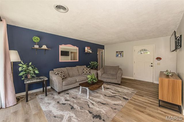 7104 Fernbrook Drive, St Louis, MO 63123