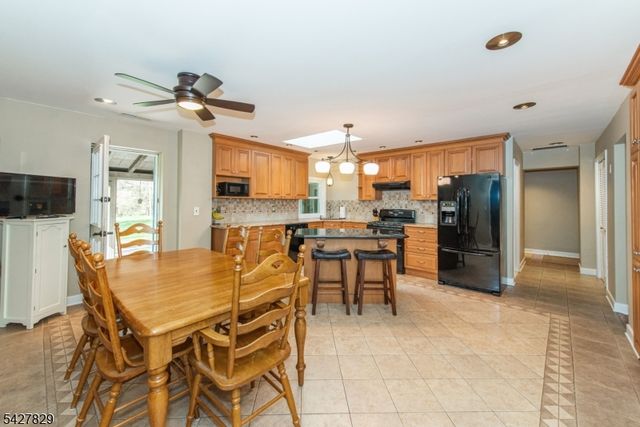 18 Stonewyck Dr, Hillsborough Twp., NJ 08844